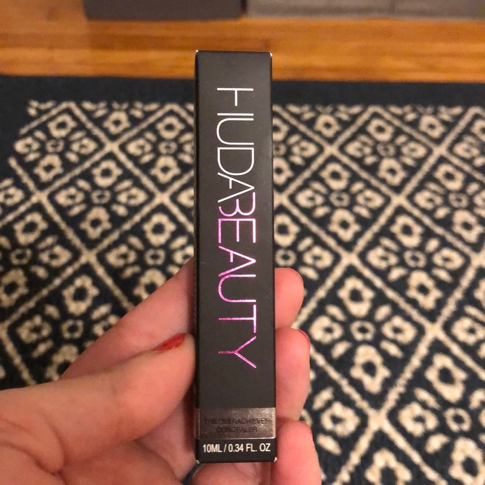 New authentic Huda overachiever concealer 04N